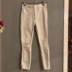 Abercrombie White Jean size 25 L Regular